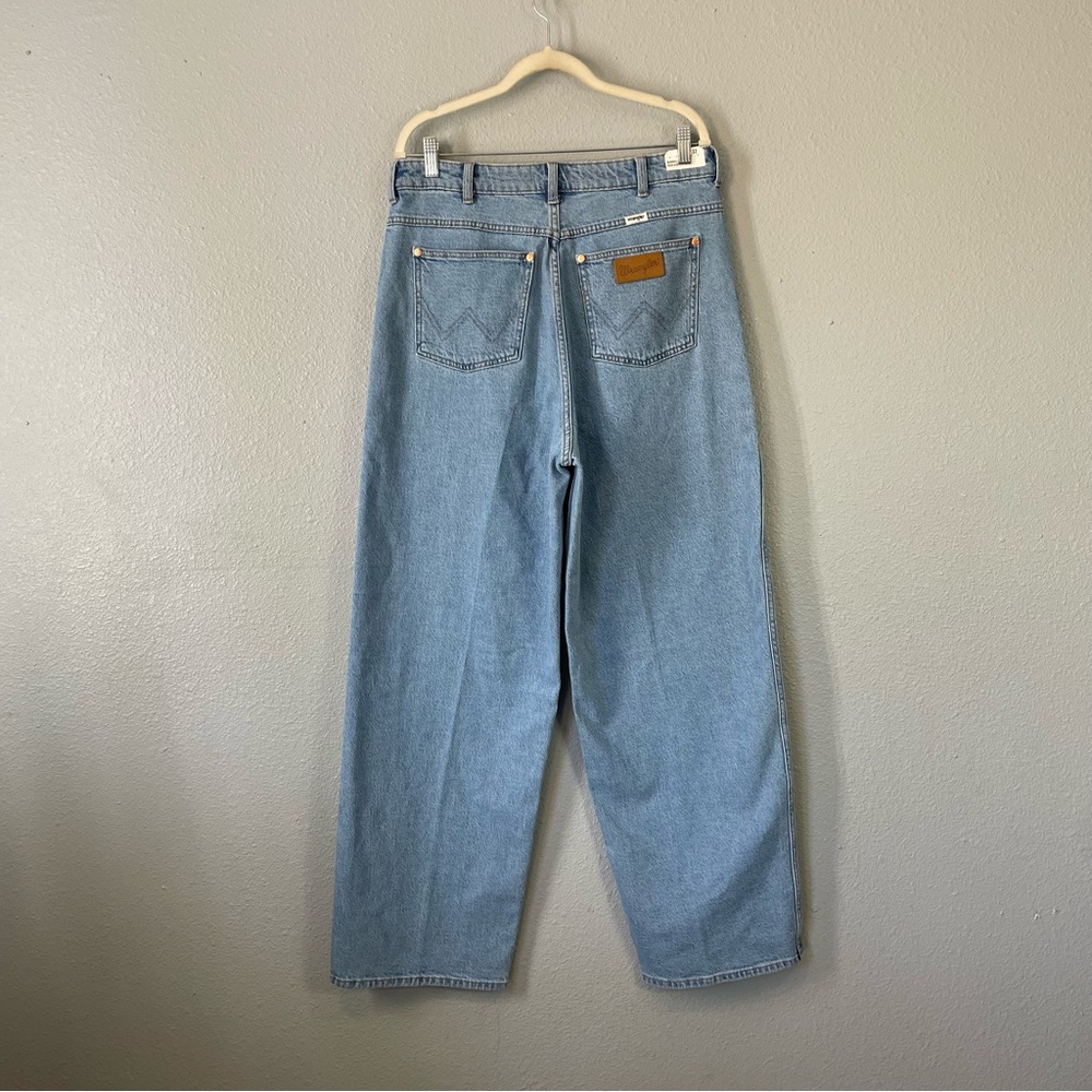 NEW Wrangler High Rise Barrel 652 Jean in Light Blue Wash Bluestone size 32 - Picture 5 of 10